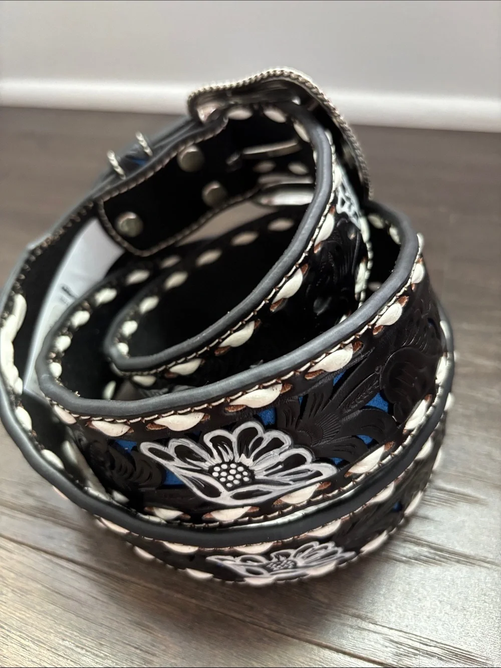 Nocona Genuine Tooled leather,removable silvertone buckle,floral,stitch,Western
